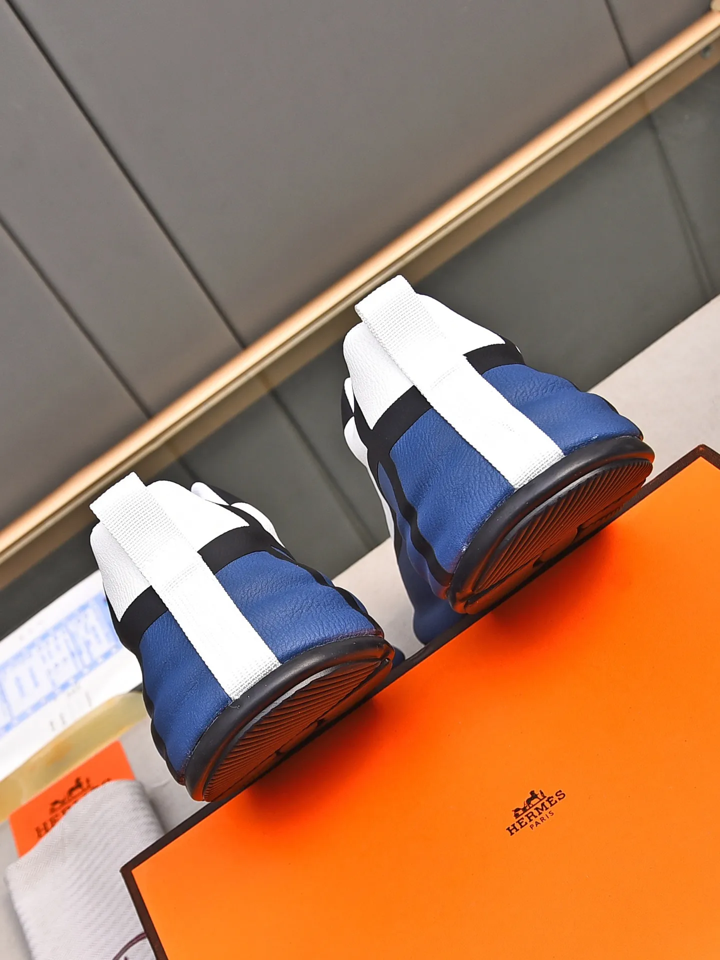 Men's shoes 💰560 [Hermes] New sports shoes Hermès are the most comfortable shoes, no one else⃣️, very light on the feet and very good-looking, you will not feel tired when you go shopping and running around 👍 Very light and comfortable, extremely light, suitable for both sports and leisure, and feel great when stepping on them! It’s up to you to choose, there’s always what you want~ ✔️Material: imported first-layer cowhide ✔️Inner lining: breathable mesh ✔️Outsole: genuine leather bottom ✔️Size: Men’s 38-44 (45 custom-made)